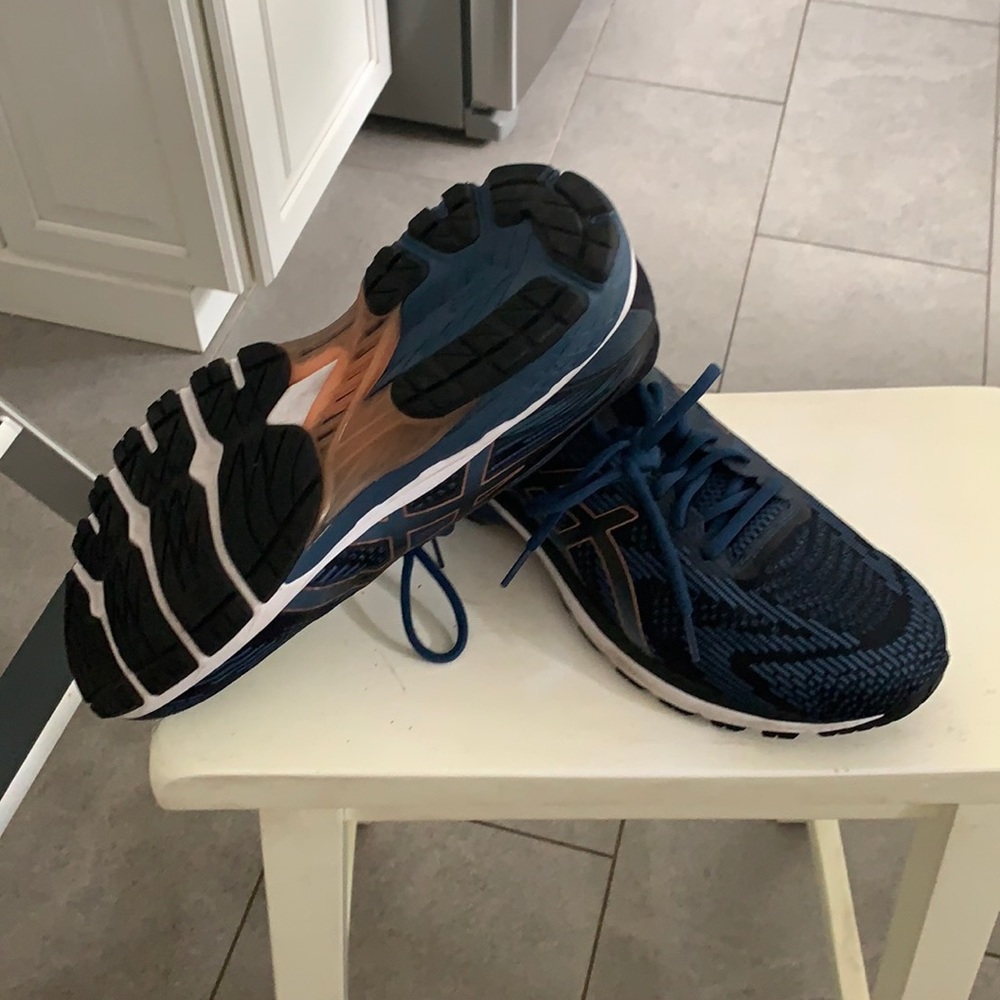 Men’s ASICS brand new no tags size 11